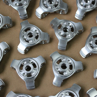 Pièces en aluminium adaptées aux besoins du client de commande numérique par ordinateur avec le processus de usinage et de rotation de précision