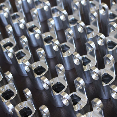 Pièces rapides en aluminium de commande numérique par ordinateur de haute précision avec des options de finition extérieures larges
