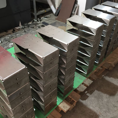 Laser rapide de pièces de tôle de précision de prototypage coupant des options de finition extérieures de recourbement