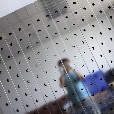 La fabrication adaptée aux besoins du client de tôle de précision partie l'épaisseur de paroi de 0.5mm