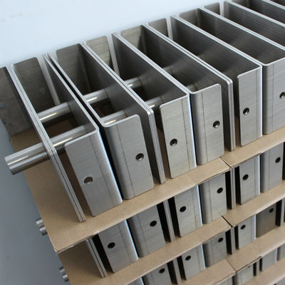 Prototypes adaptés aux besoins du client de tôle avec le brossage M12 de tapement de ébavurage