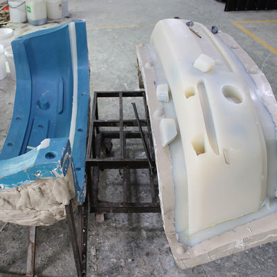 Pièces des véhicules à moteur adaptées aux besoins du client de moulage par injection de réaction, OEM de butoir de moulage par injection de voiture