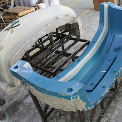 Moulage par injection en plastique de réaction grandes pièces des véhicules à moteur ébavurant la finition extérieure de peinture