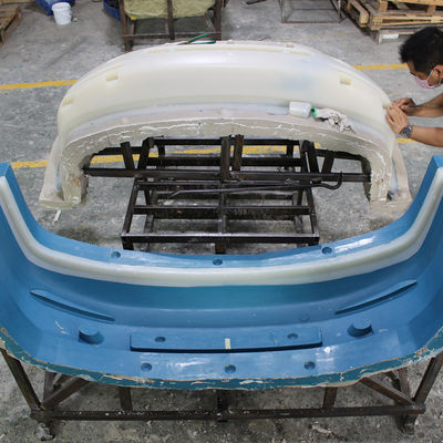 Finition extérieure en plastique de RIM Automotive Parts Deburring Painting de moulage par injection de réaction