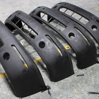 Finition extérieure en plastique de RIM Automotive Parts Deburring Painting de moulage par injection de réaction