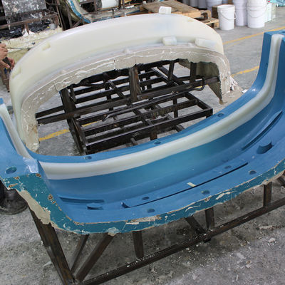 Moulage par injection adapté aux besoins du client de réaction grandes parties de plastique de Front Bumpers des véhicules à moteur