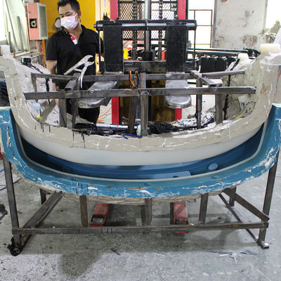 Moulage par injection en plastique de réaction de pièces de voiture RIM Low Volume Prototypes à la production