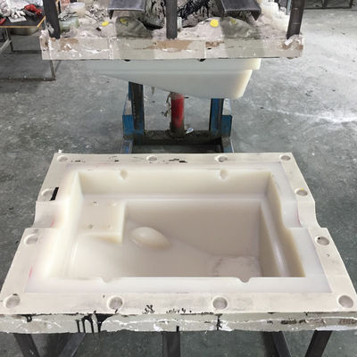 La grande par injection de réaction moulage la finition extérieure de ébavurage matérielle d'unité centrale de polyuréthane de pièces