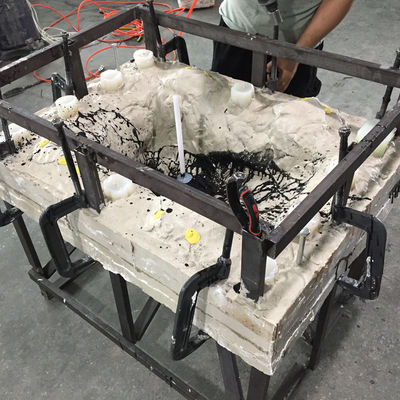La grande par injection de réaction moulage la finition extérieure de ébavurage matérielle d'unité centrale de polyuréthane de pièces