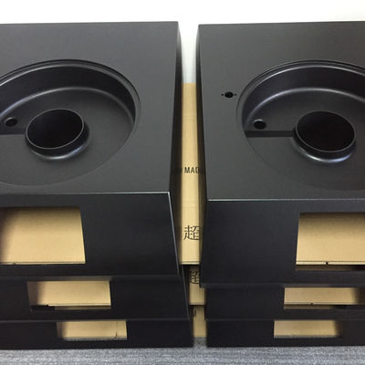 Pièces de logement de RIM Reaction Injection Molding Large avec la peinture conductrice
