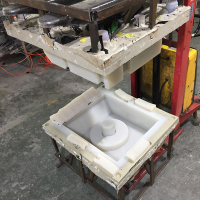 Pièces de logement de RIM Reaction Injection Molding Large avec la peinture conductrice